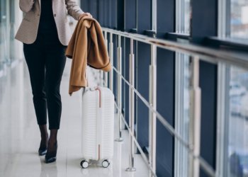 Жительница Новосибирска осталась без вещей в Таиланде — её чемодан улетел на Шри-Ланку