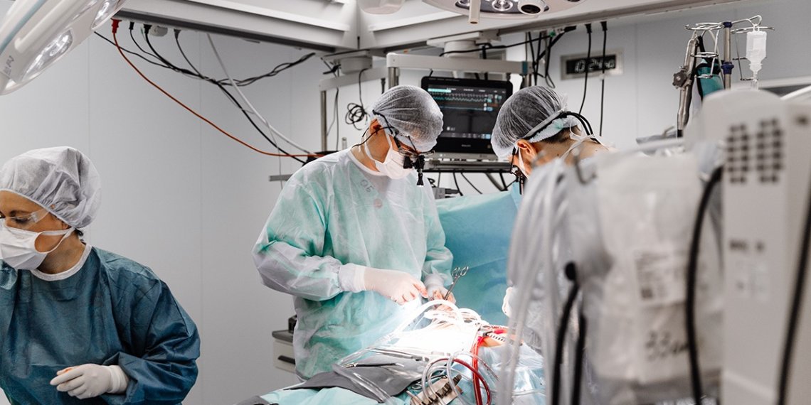 Новосибирские хирурги спасли мать двоих детей с пороком сердца