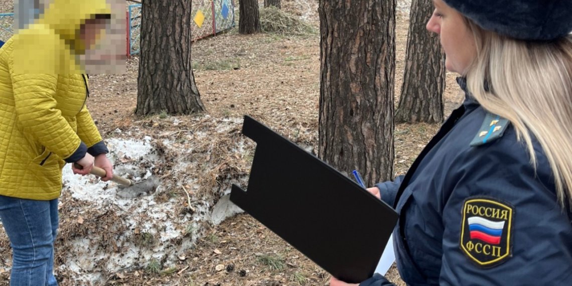 Горе-мать оформила долю на жилье детям после обязательных работ в Новосибирской области