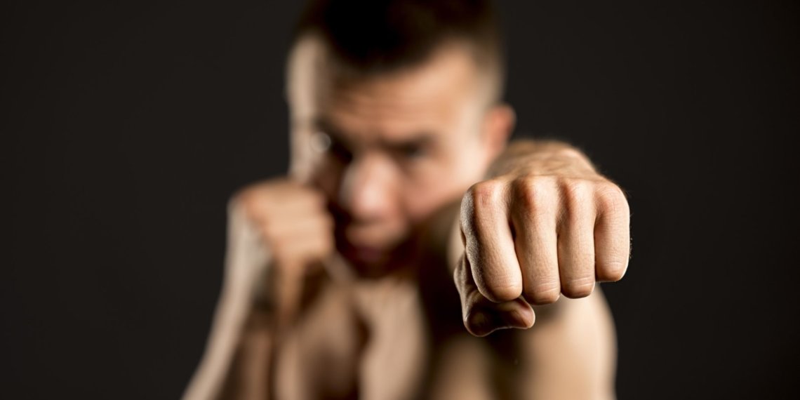 Жителю Новосибирска назначили 2 года колонии за удар в лицо знакомого