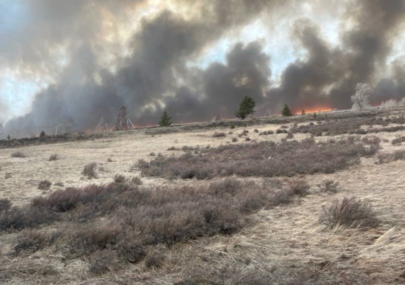 Сибирь накрыл штормовой ветер — в регионах происходят отключения света и пожары 