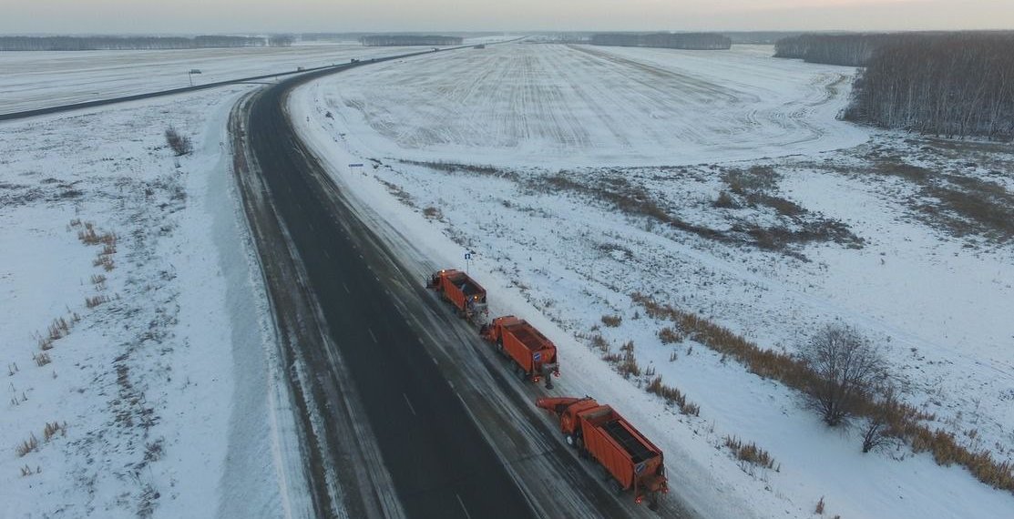 В Новосибирске из-за снегопада дорожные службы перевели в усиленный режим работы