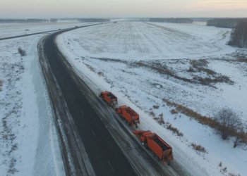 В Новосибирске из-за снегопада дорожные службы перевели в усиленный режим работы