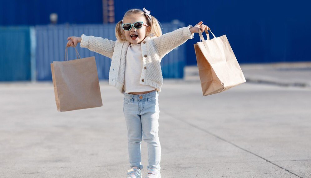 Супермаркеты, фастфуд и маркетплейсы: что чаще всего покупают дети