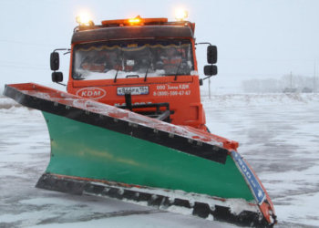 Новосибирскую область накрыло снегом— на уборку дорог вывели 250 единиц техники