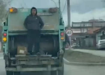 В Новосибирске нашли водителя неисправного мусоровоза, который катал людей вне кабины