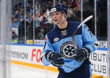 ХК «Сибирь» подписала новый контракт с нападающим Владимиром Бутузовым