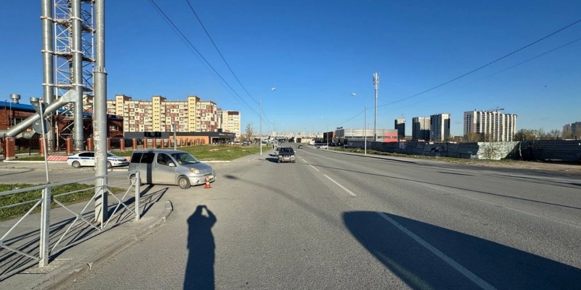 Водитель иномарки отправил в больницу школьника-велосипедиста в Новосибирске