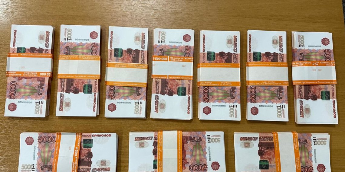 Сотрудница полиции передавала данные об умерших ритуальщикам за взятку в Новосибирске