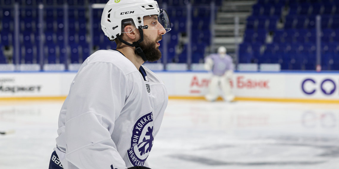 ХК «Сибирь» продлила контракт с нападающим Кириллом Рассказовым