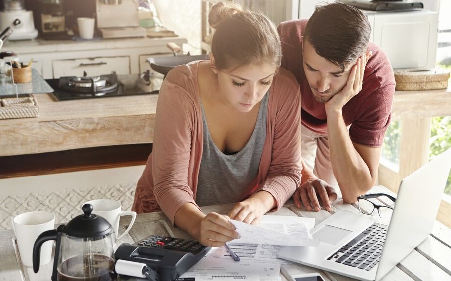 Большинство сибиряков хотят поставить самозапреты не только на кредиты