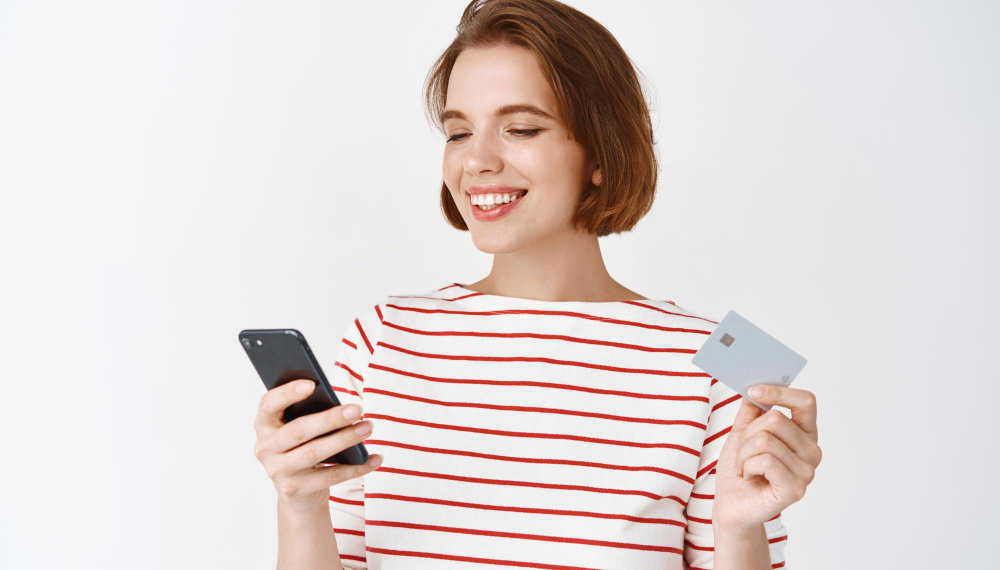 Рекордный рост зарплатных клиентов среди зумеров отмечают эксперты