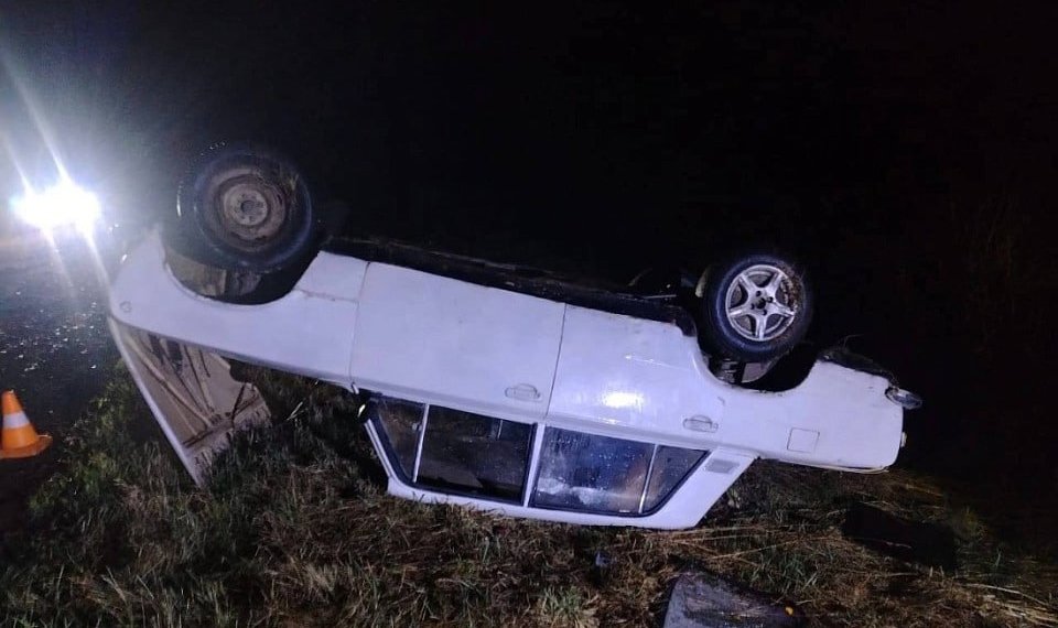 Жигули перевернулись на новосибирской трассе