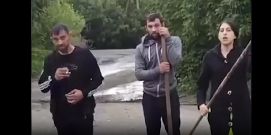 Не платят коммуналку: новосибирцы пожаловались на цыган, поселившихся в заброшенных домах