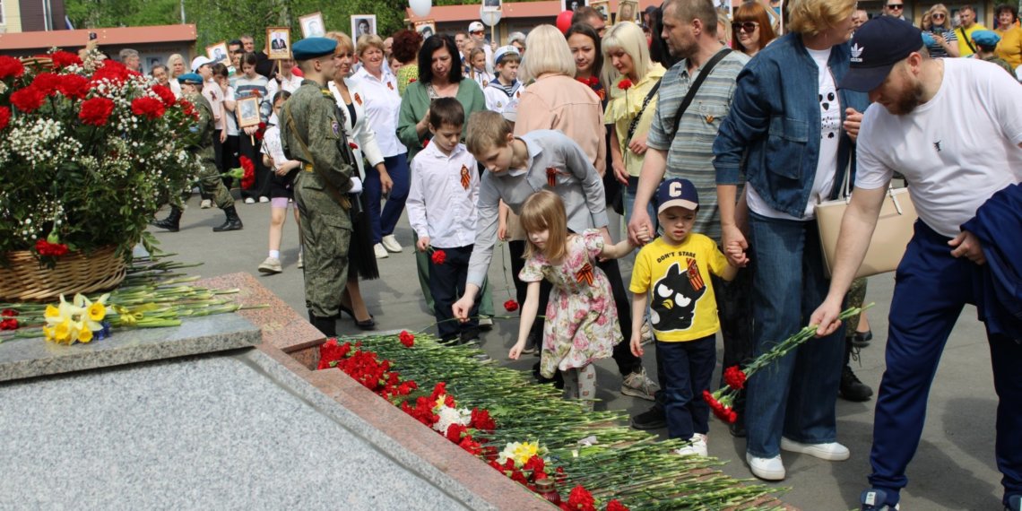 Сохранять память о подвиге народа: 80-летие Великой Победы отметили жители Калининского района Новосибирска