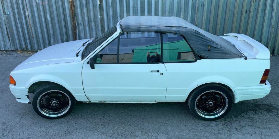 В Новосибирске продают кабриолет Ford Escort 1984 года за 235 тысяч