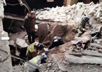 Новосибирец оказался под завалами рухнувшего кирпичного здания