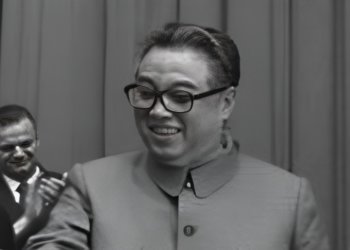 Спас от гранаты Ким Ир Сена: звание почетного жителя Новосибирска присвоили Якову Новиченко