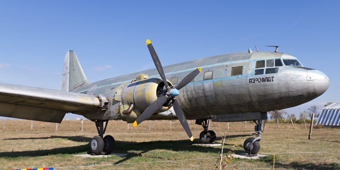 Из-за чего 13 мая 1949 года вблизи Новосибирска произошла авиакатастрофа, унесшая жизни 25 человек?
