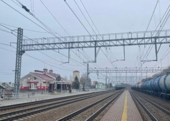 В Новосибирске 13 электропоездов прибыли с опозданием из-за массового сбоя