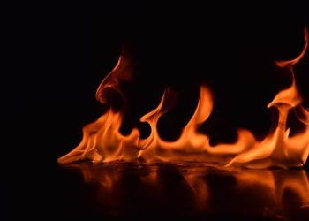 Полсотни пожаров произошли в Новосибирске за неделю