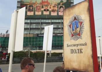 Как прошел «Бессмертный полк» в Новосибирске — главные кадры шествия