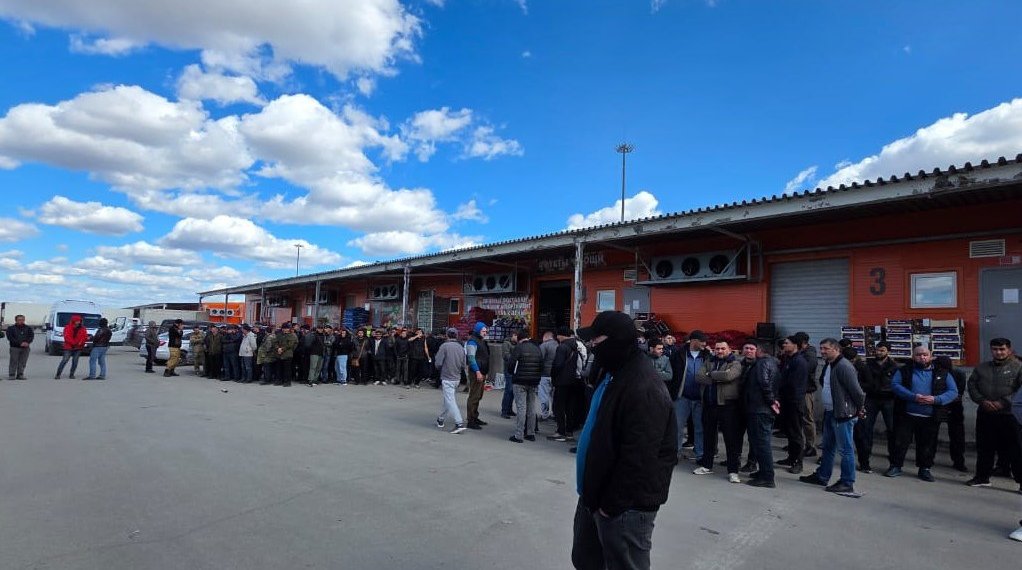 Десяток мигрантов-нелегалов изловили под Новосибирском во время рейда