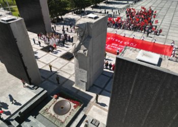 Коммунисты провели Первомайскую демонстрацию в Новосибирске