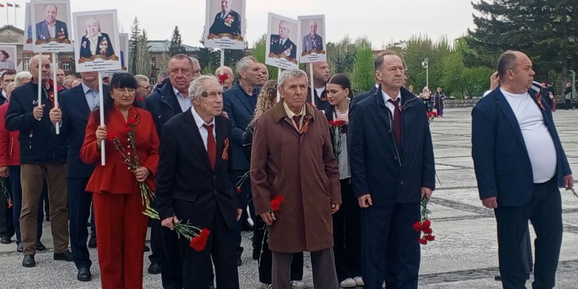 Накануне Дня Победы сотрудники «Горводоканала» возложили цветы к Вечному огню