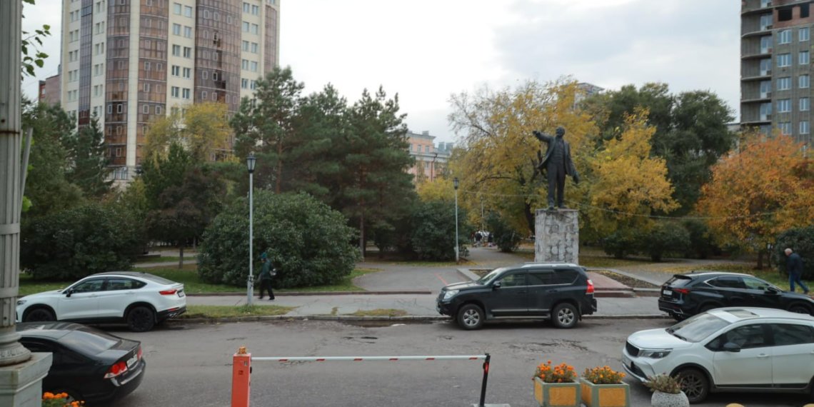 Новосибирцы переживают за сквер «Водник»: их беспокоят снос деревьев и ошибки благоустройства