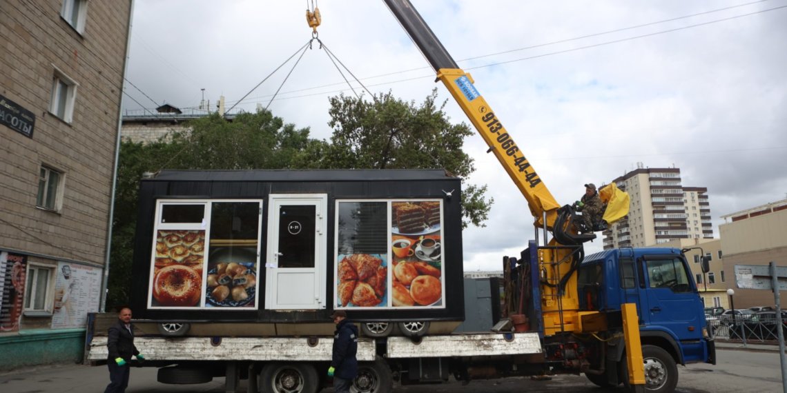 Почти тысячу нелегальных киосков планируют убрать с улиц Новосибирска в 2025 году
