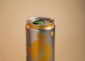 Вход воспрещён: В Новосибирской области запретили продажу энергетиков в больницах и вузах