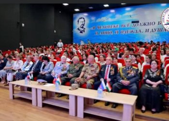 Нить между поколениями: учащиеся школы им. Чехова в Хуандже отдали дань памяти подвигу героев ВОВ