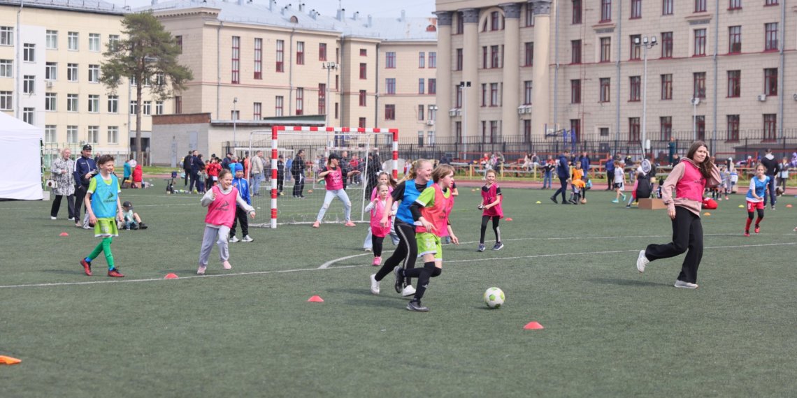 На футбол всей семьей: большой фестиваль любительского спорта в третий раз прошёл в Новосибирске