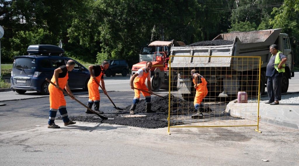 НТСК завершает благоустройство после зимних ремонтов на теплосетях Новосибирска