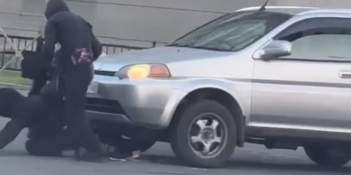 Грабёж закончился дракой и ДТП: видео