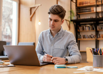 ВТБ: каждому второму сибиряку важен гибкий график на первой работе