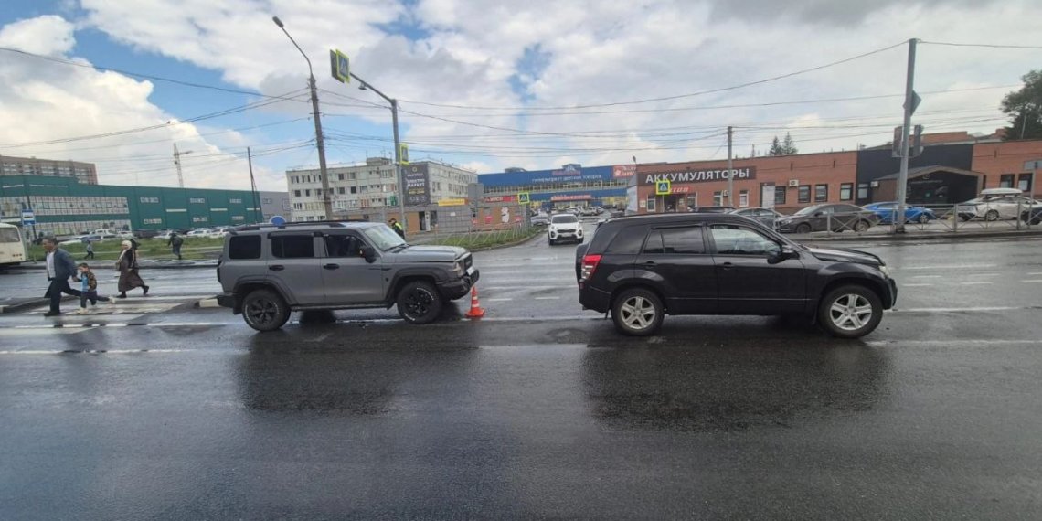 Женщина и ребенок пострадали в ДТП на Петухова в Новосибирске