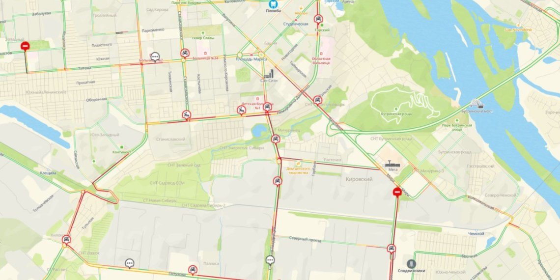 Левый берег Новосибирска сковали пробки