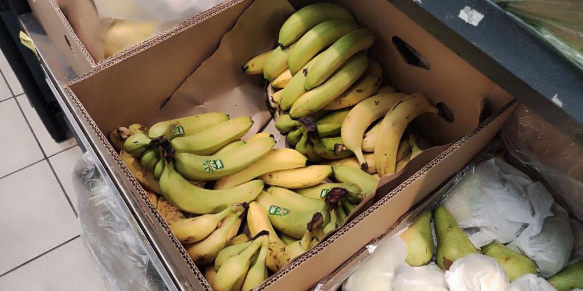 Украли 300 кг бананов: директора магазина и товароведа осудят за хищение в Новосибирской области
