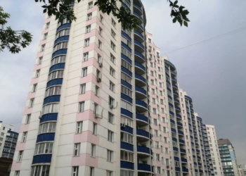 В Новосибирске между домами рушится подпорная стена — введён режим повышенной готовности