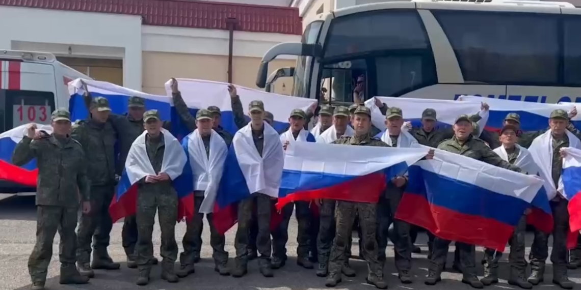 Семь бойцов из украинского плена вернулись в Новосибирск