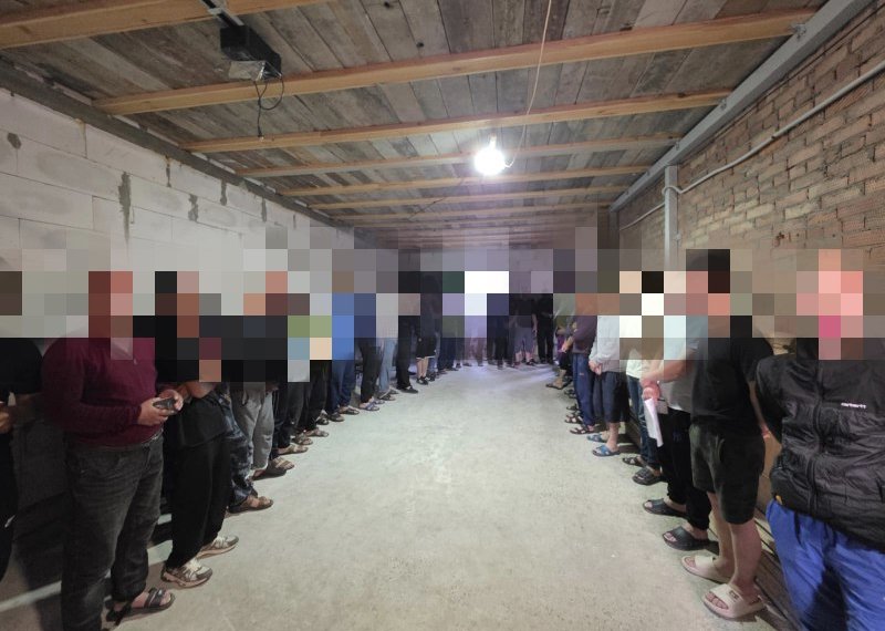 В Новосибирске нашли хостел с 72 мигрантами в СНТ «Садовод-Любитель»