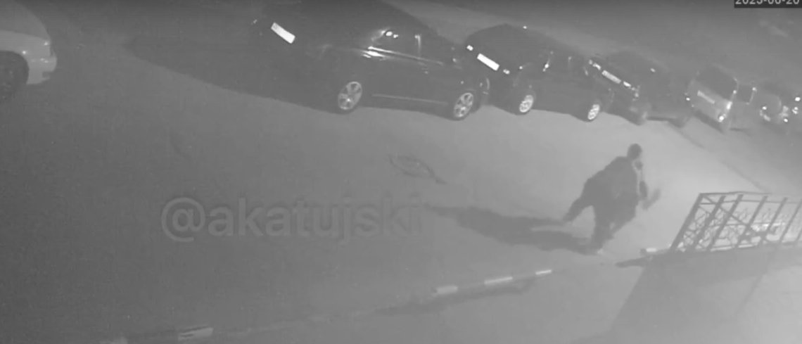 Повалил на землю и пинал ногами по голове: мужчину жестоко избили во дворе ночью в Новосибирске