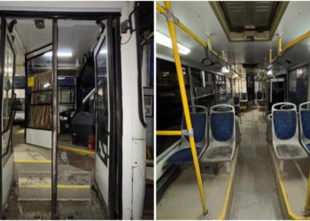 В Новосибирске пенсионерка погибла, выпав из автобуса