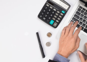 Путин перенес крайнюю дату оплаты счетов по ЖКХ