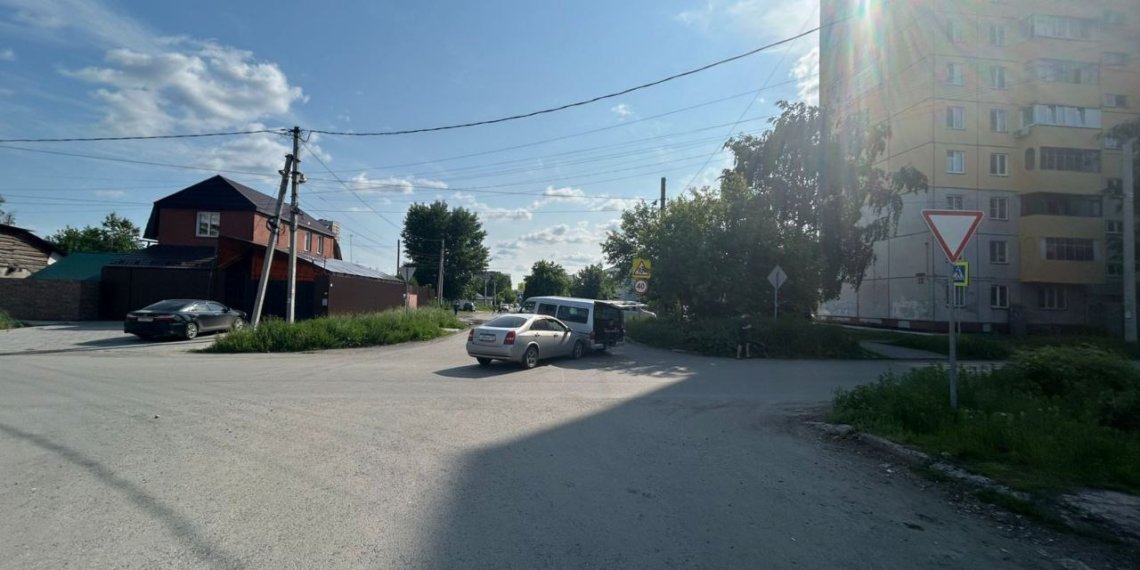 Годовалую девочку забрала скорая после ДТП в Новосибирске