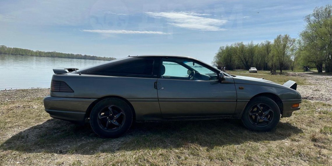 В Новосибирске выставили на продажу раритетный Ford Probe 1989 года