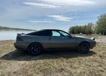 В Новосибирске выставили на продажу раритетный Ford Probe 1989 года