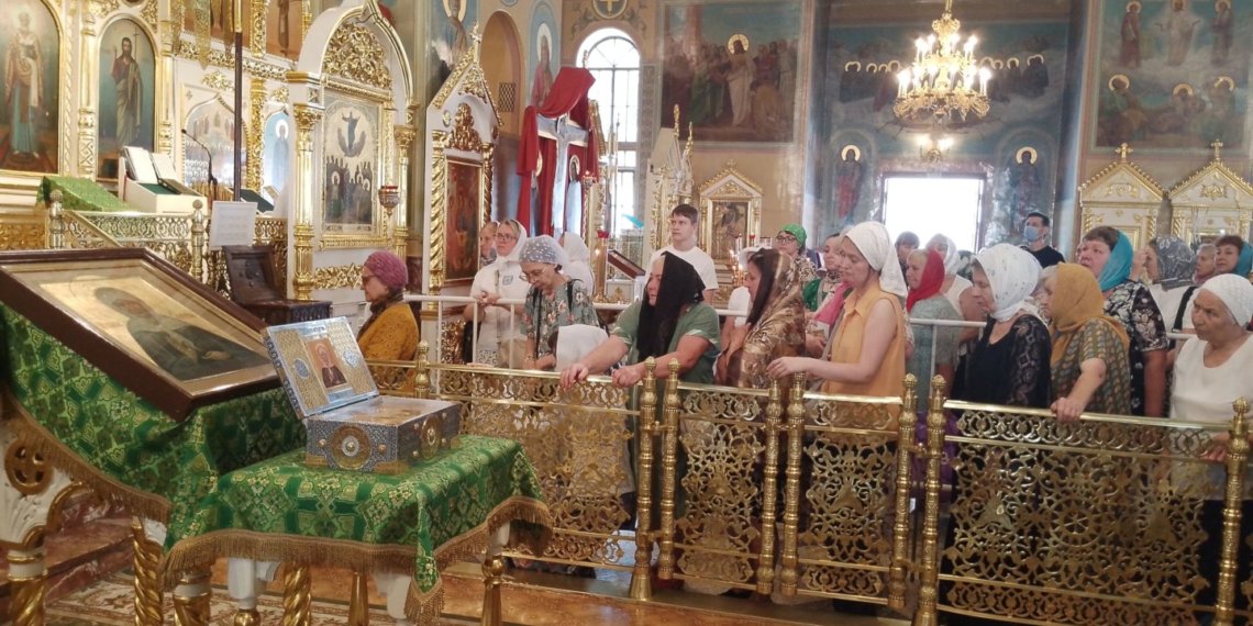 Ковчег с частицей мощей Матроны Московской встретили жители Новосибирска — фото и видео